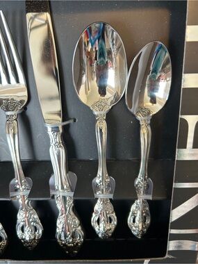 Oneida Michelangelo Silverware 18/10 Stainless Steel 20 Pieces